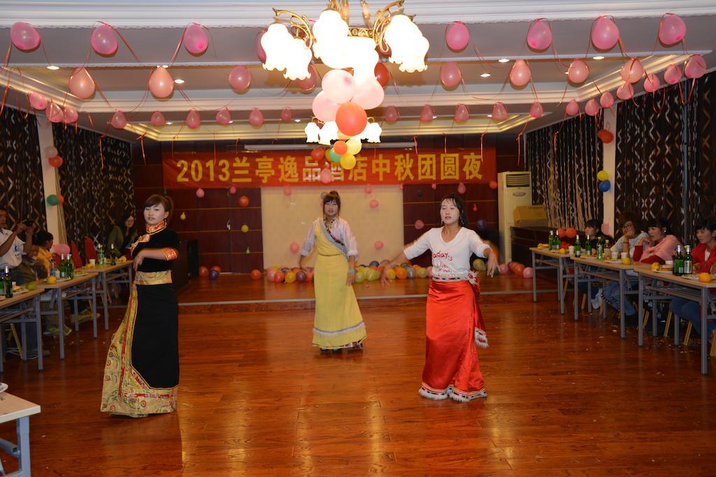 Lanting Yipin Hotel Shangri-La Exterior photo