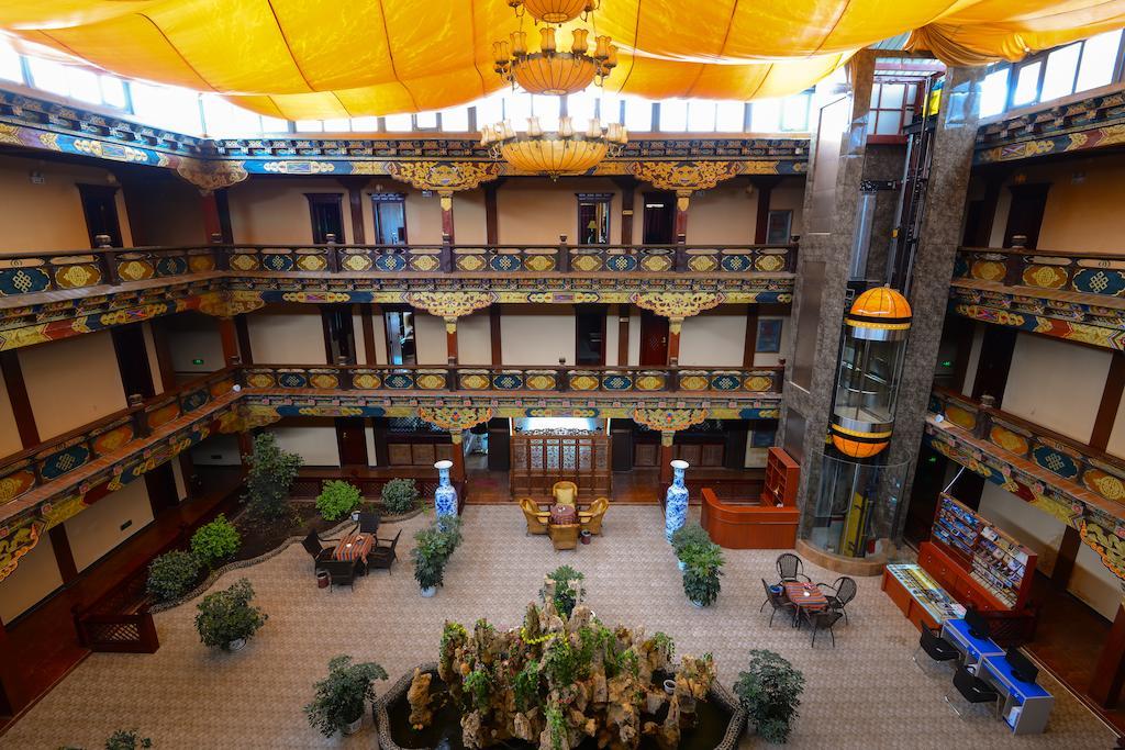 Lanting Yipin Hotel Shangri-La Exterior photo