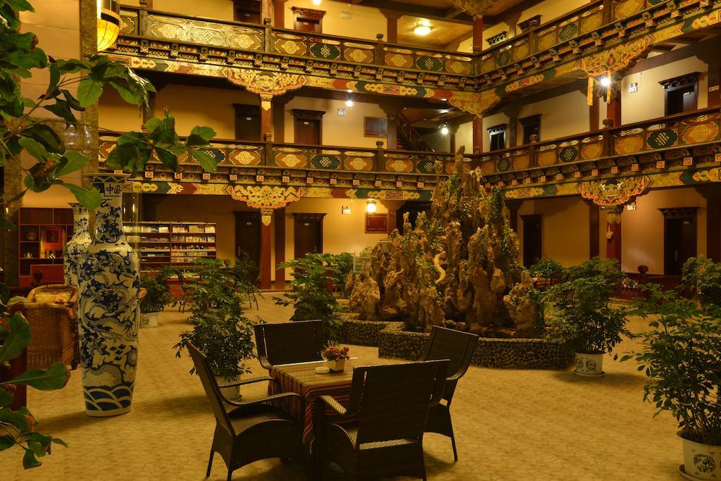 Lanting Yipin Hotel Shangri-La Exterior photo