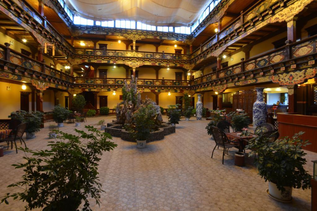 Lanting Yipin Hotel Shangri-La Exterior photo