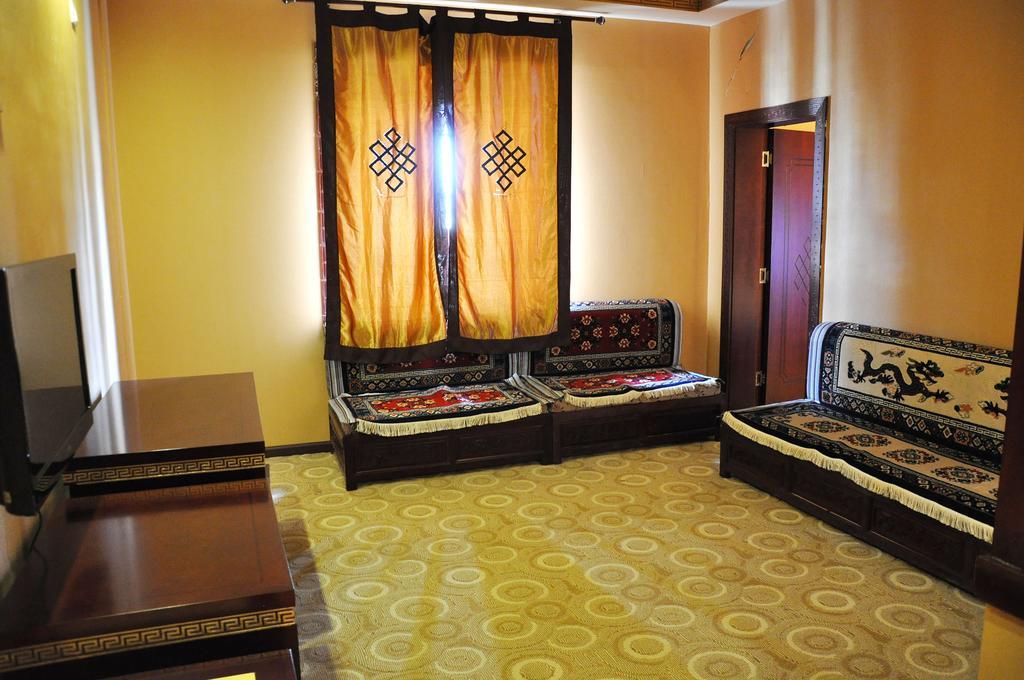 Lanting Yipin Hotel Shangri-La Exterior photo