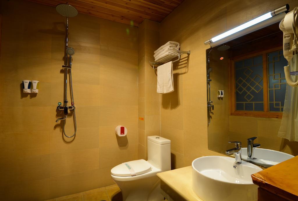 Lanting Yipin Hotel Shangri-La Room photo
